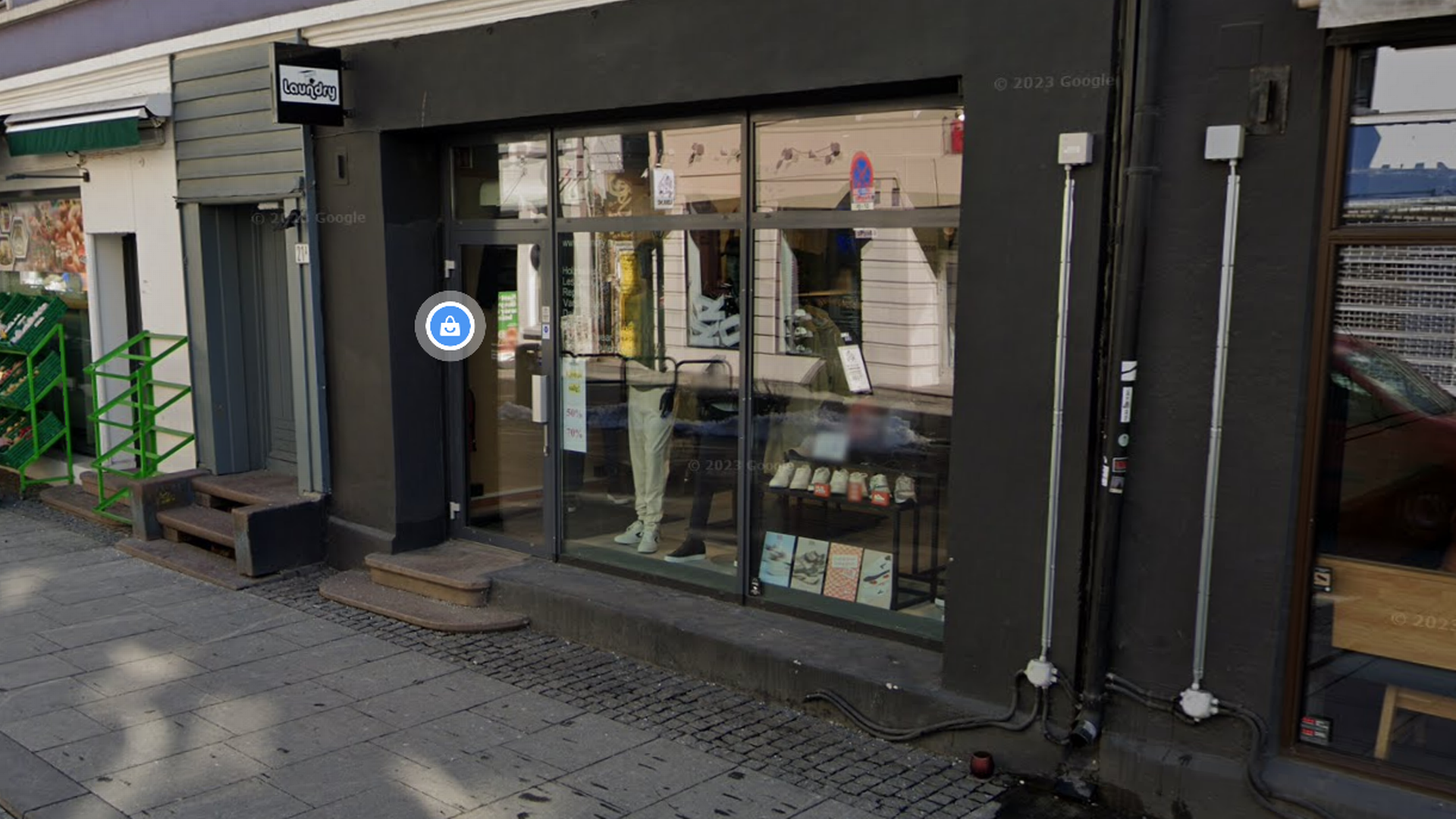 En selvstendig klesbutikk har trukket inn årene. | Foto: Google Street View