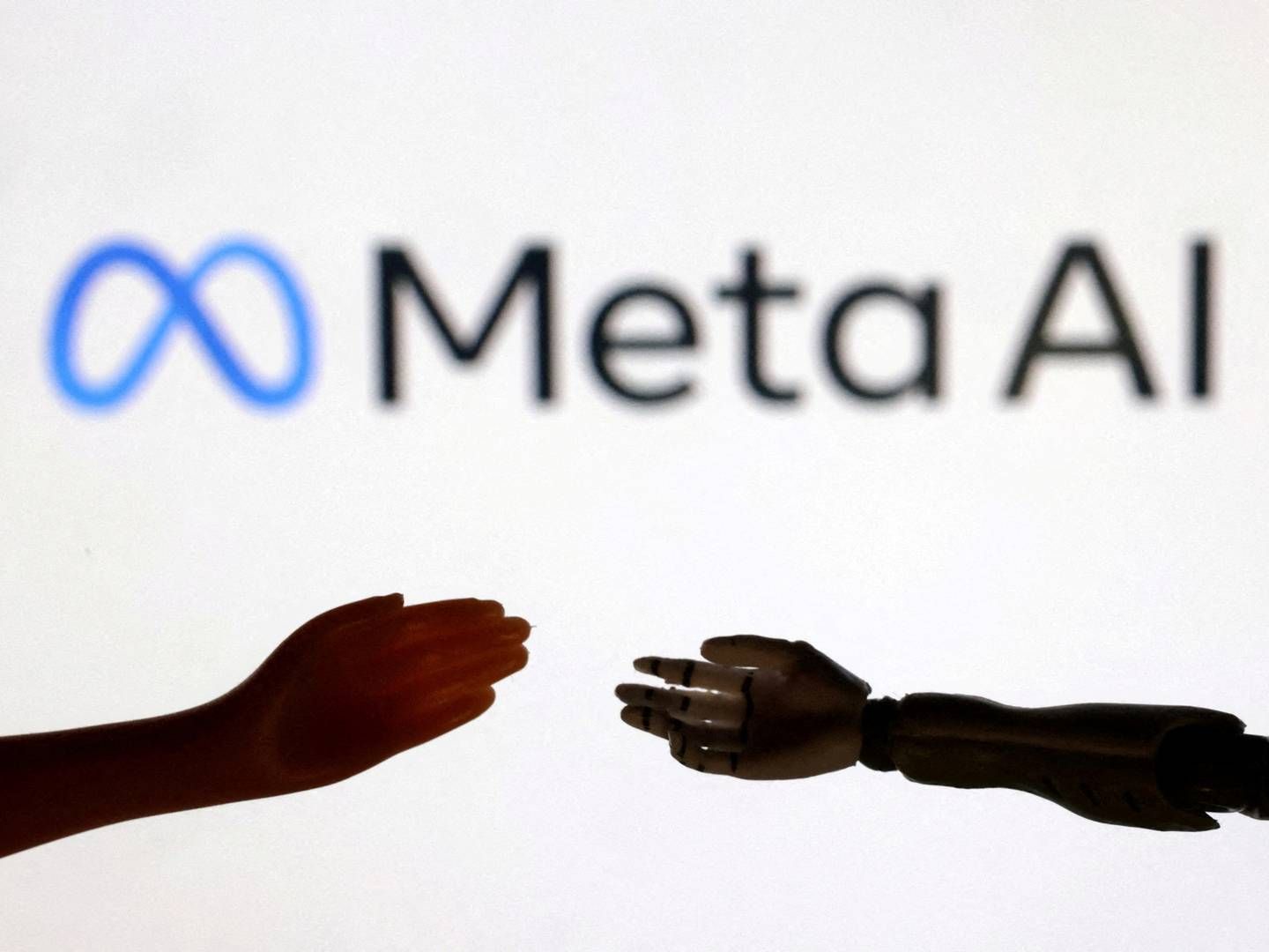 Meta vil fortsat prioritere og investere i ”sikker og ansvarlig udvikling af AI” og ”fortsat understøtte relevante initiativer på tværs af selskabet til ansvarlig udvikling og brug af AI," lyder det fra selskabets kommunikationschef, Jon Carvill, i notatet. | Foto: Dado Ruvic