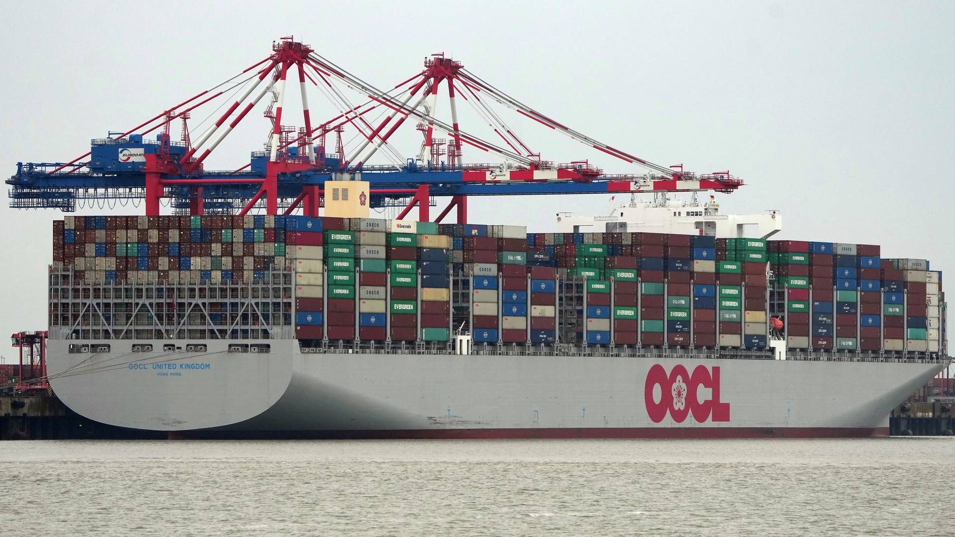 OOCL er ejet af det kinesiske containerrederi Cosco Shipping Holdings. | Foto: Michael Sohn/AP/Ritzau Scanpix