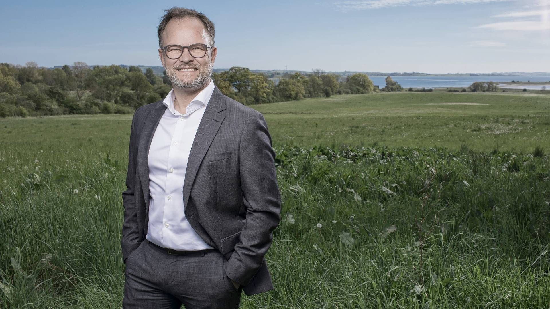 Friland-direktør Claus Hein har sammen med resten af den økologiske organisation været på særdeles hårdt arbejde i regnskabsåret 2022/23 hvor økosalget er dykket markant. | Foto: Pr