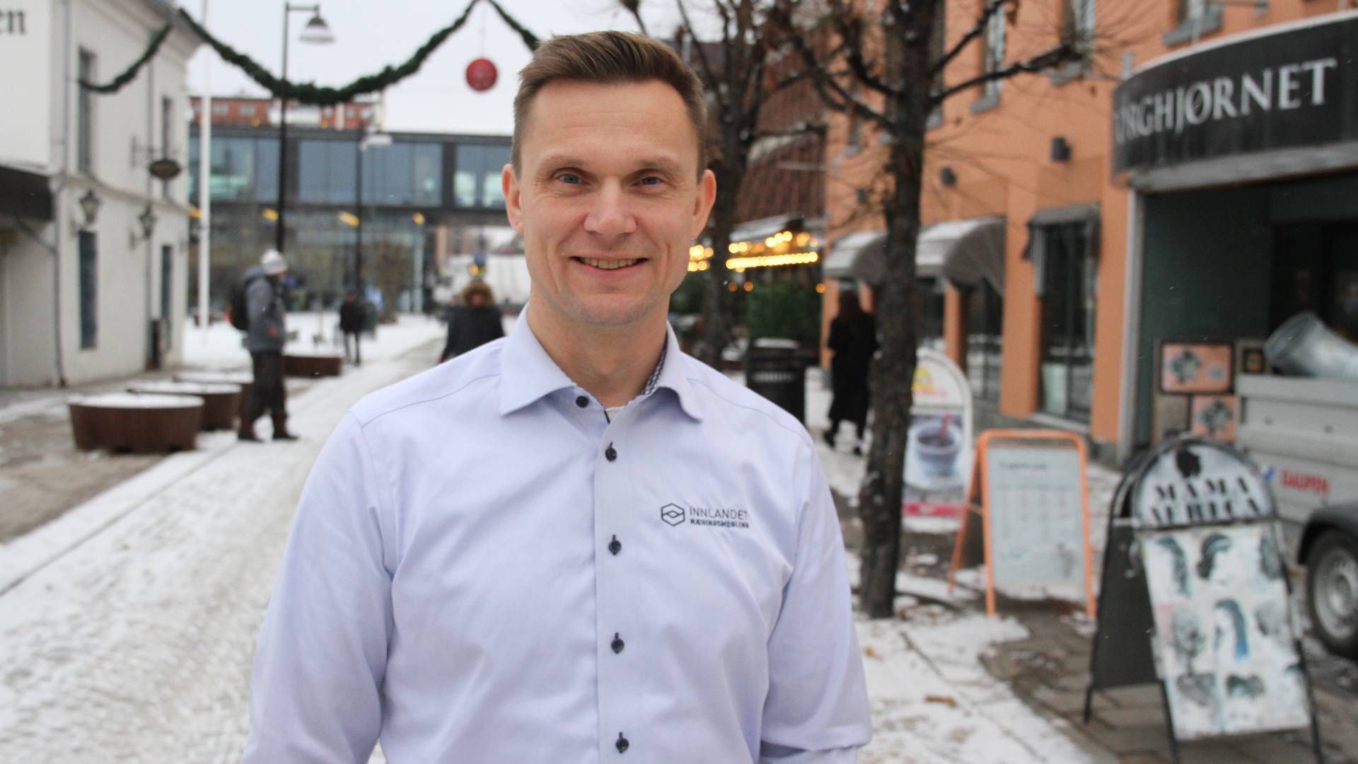 SATSER: Thomas Heimdal er på plass i Innlandet Næringsmeglings nye kontorer på Hamar. Det er starten på en større satsing for selskapet. | Foto: Henrik Hornnæss