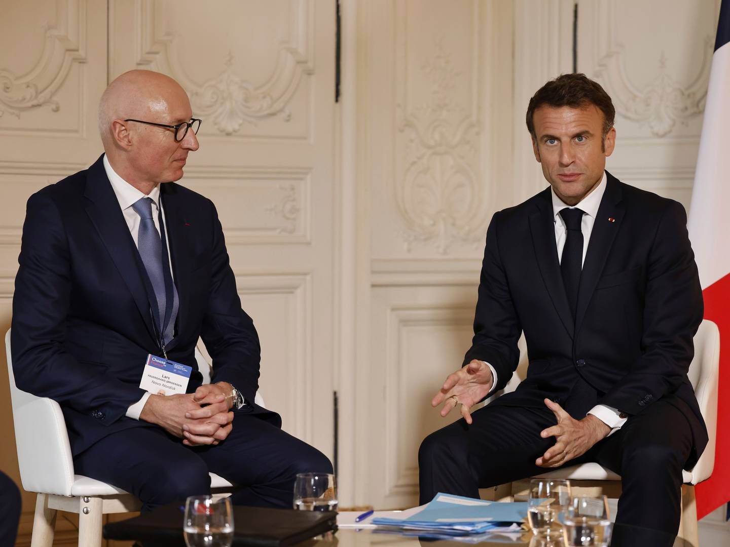 Den franske præsident, Emmanuel Macron (t.h.), mødtes med Novo Nordisk-topchef Lars Fruergaard Jørgensen (t.v.) tidligere på året. | Foto: Ludovic Marin/AP/Ritzau Scanpix