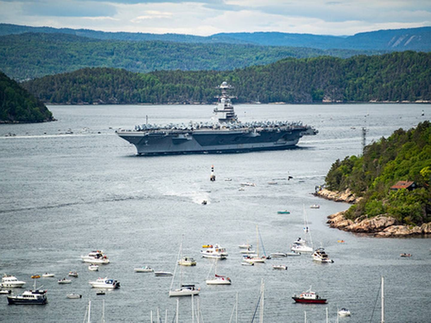 VIL UTREDE: En rekke land har allerede atomdrevne krigsskip og ubåter. Det amerikanske hangarskipet Gerald R. Ford, som kom til Norge i mai i år, har to atomreaktorer om bord. | Foto: Rodrigo Freitas / NTB
