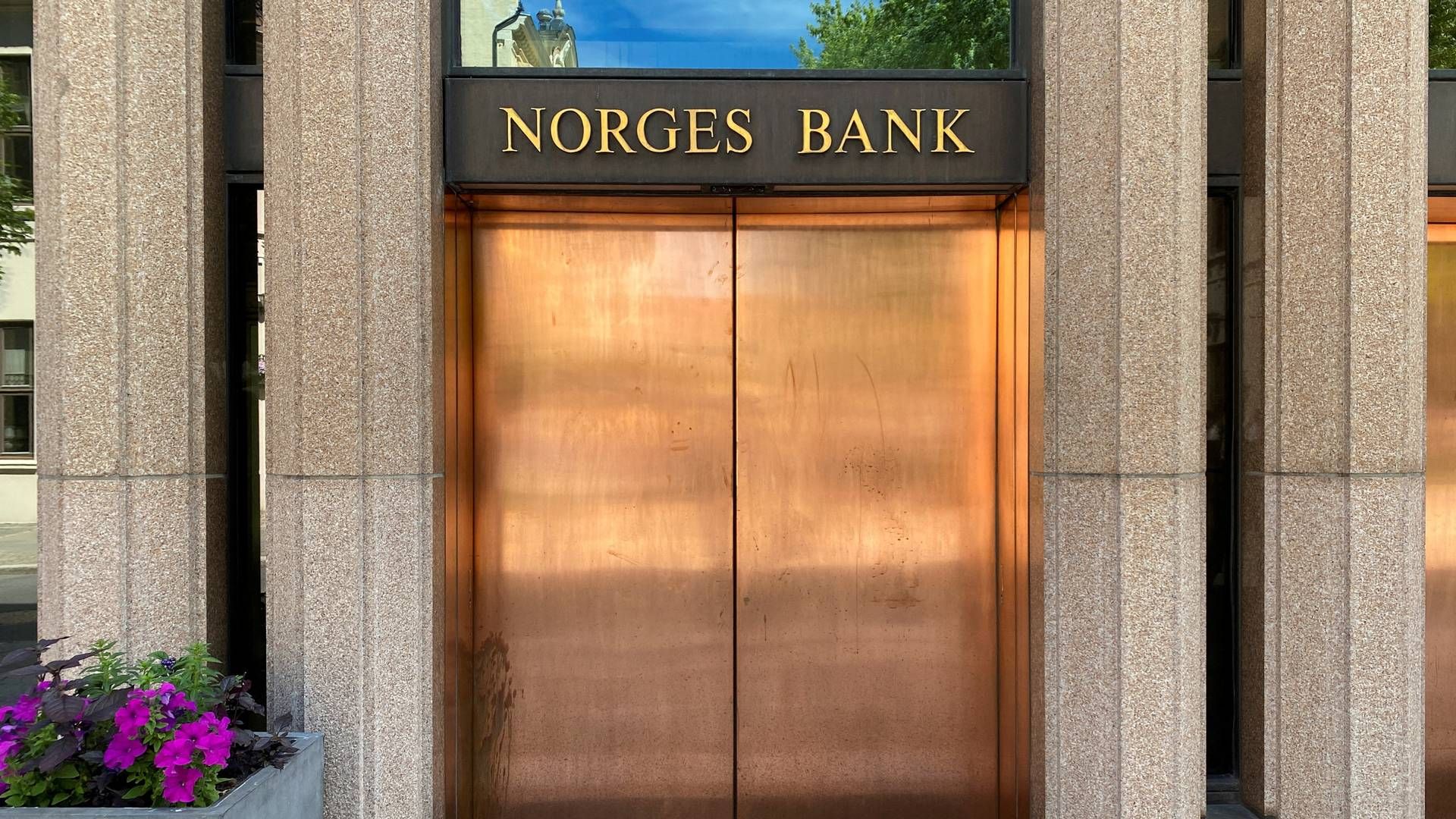 A view of the entrance to Norges Bank's headquarters in Oslo, where Norges Bank Investment Management, also known as the oil fund, is headquartered, too. | Photo: REUTERS/Victoria Klesty/File Photo