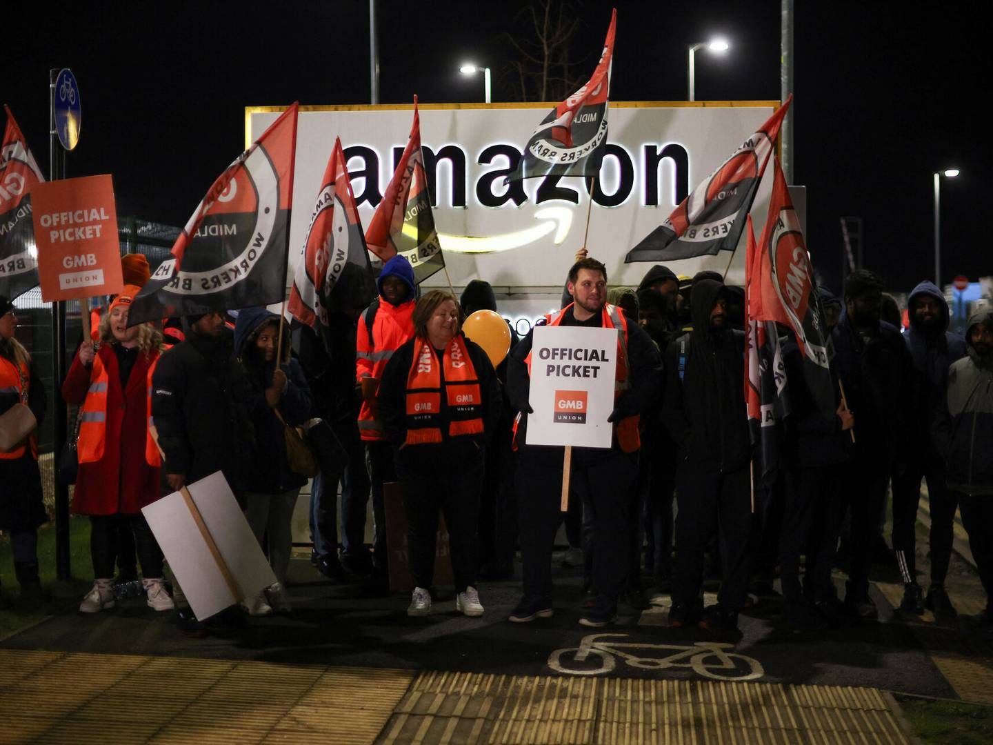 Amazon-medarbejdere strejker og demonstrerer flere steder i Europa for højere løn. | Foto: Phil Noble/reuters/ritzau Scanpix