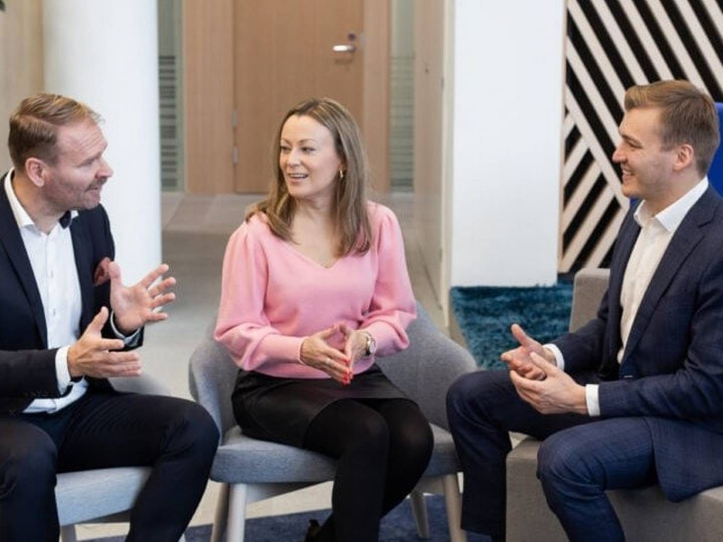 Mike Peltola (right), head of investments and private customers at Handelsbanken Finland, with Nordnet’s country manager for Finland, Suvi Tuppurainen, and Handelsbanken’s head of capital market operations, Finland, Aleksi Lankinen (right). | Photo: Handelsbanken / Nordnet / PR