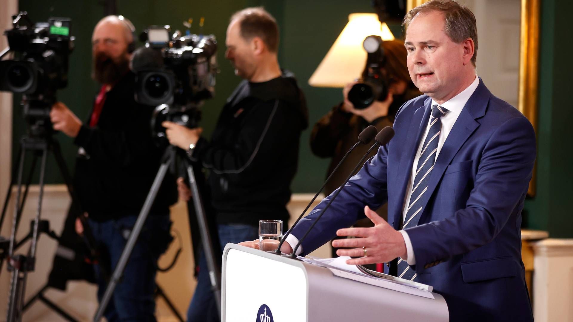 ”Selvom der er flere penge i kassen, og inflationen er på vej ned, er det stadig med en forsigtig og ansvarlig tilgang, vi går til tingene,” sagde finansminister Nicolai Wammen (S) i august om finansloven. | Foto: Jens Dresling