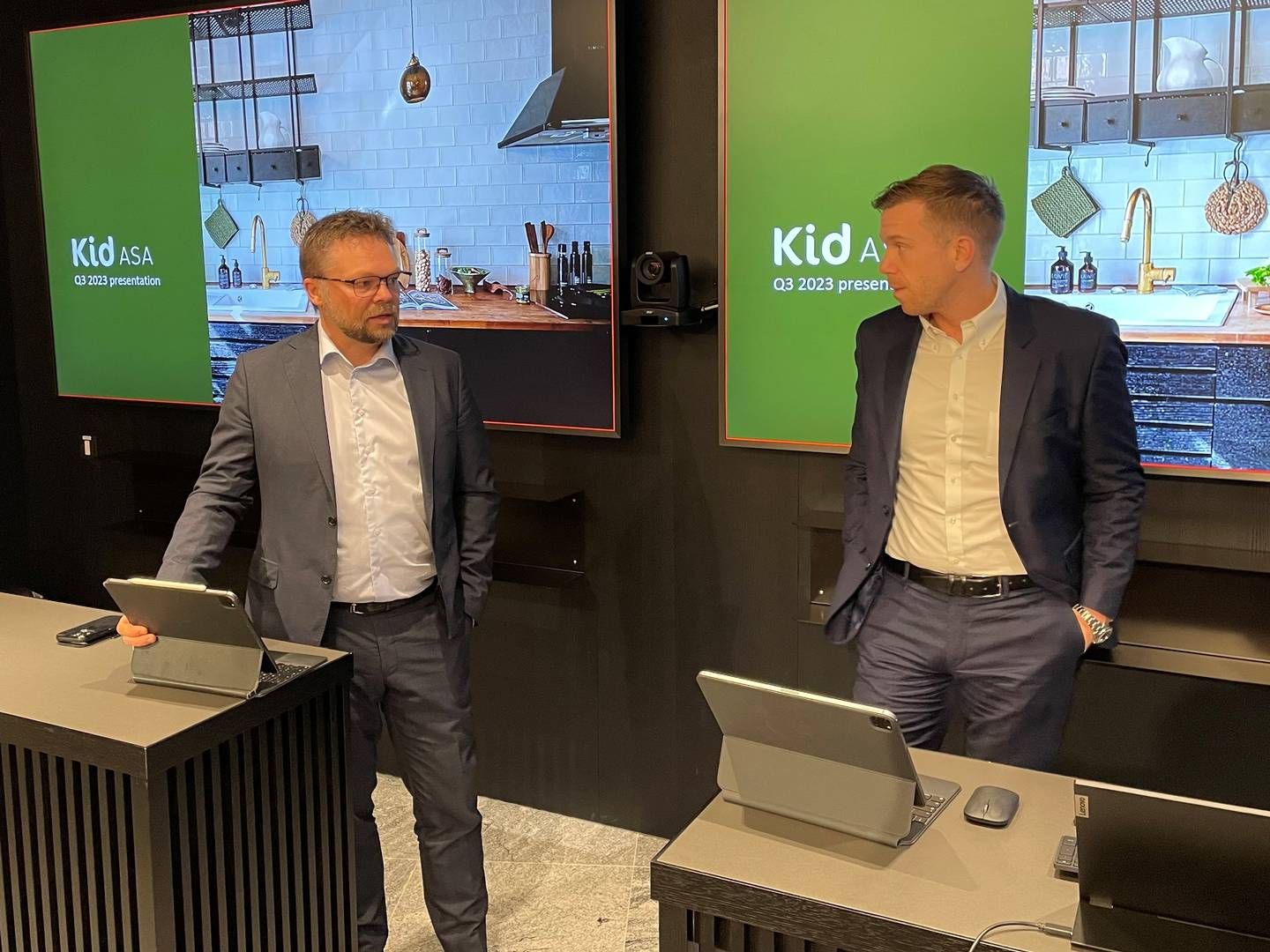 BEST PÅ KLIMA: Administrerende direktør Anders Fjeld og finansdirektør Mads Kigen i Kid Interiør. | Foto: Vebjørn Storvik / HandelsWatch