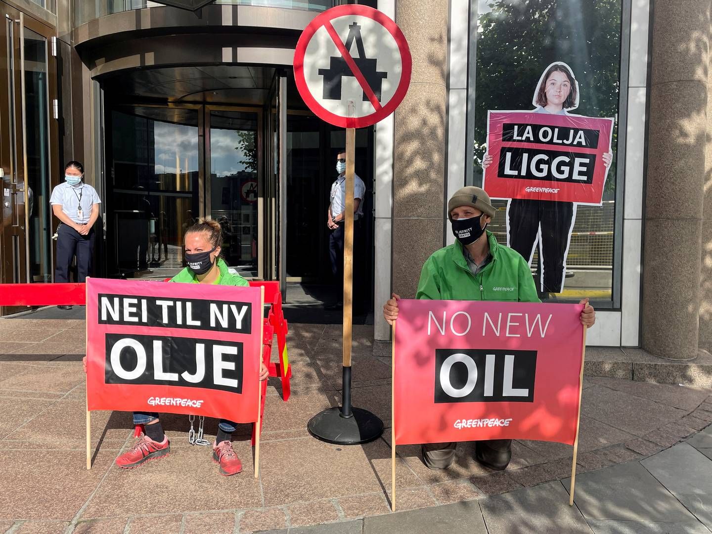 I 2021 demonstrerede aktivister i Oslo foran Energi- og Olieministeriet, som ikke mener, at godkendelse af nye olie- og gasfelter strider med loven. | Foto: Gwladys Fouche