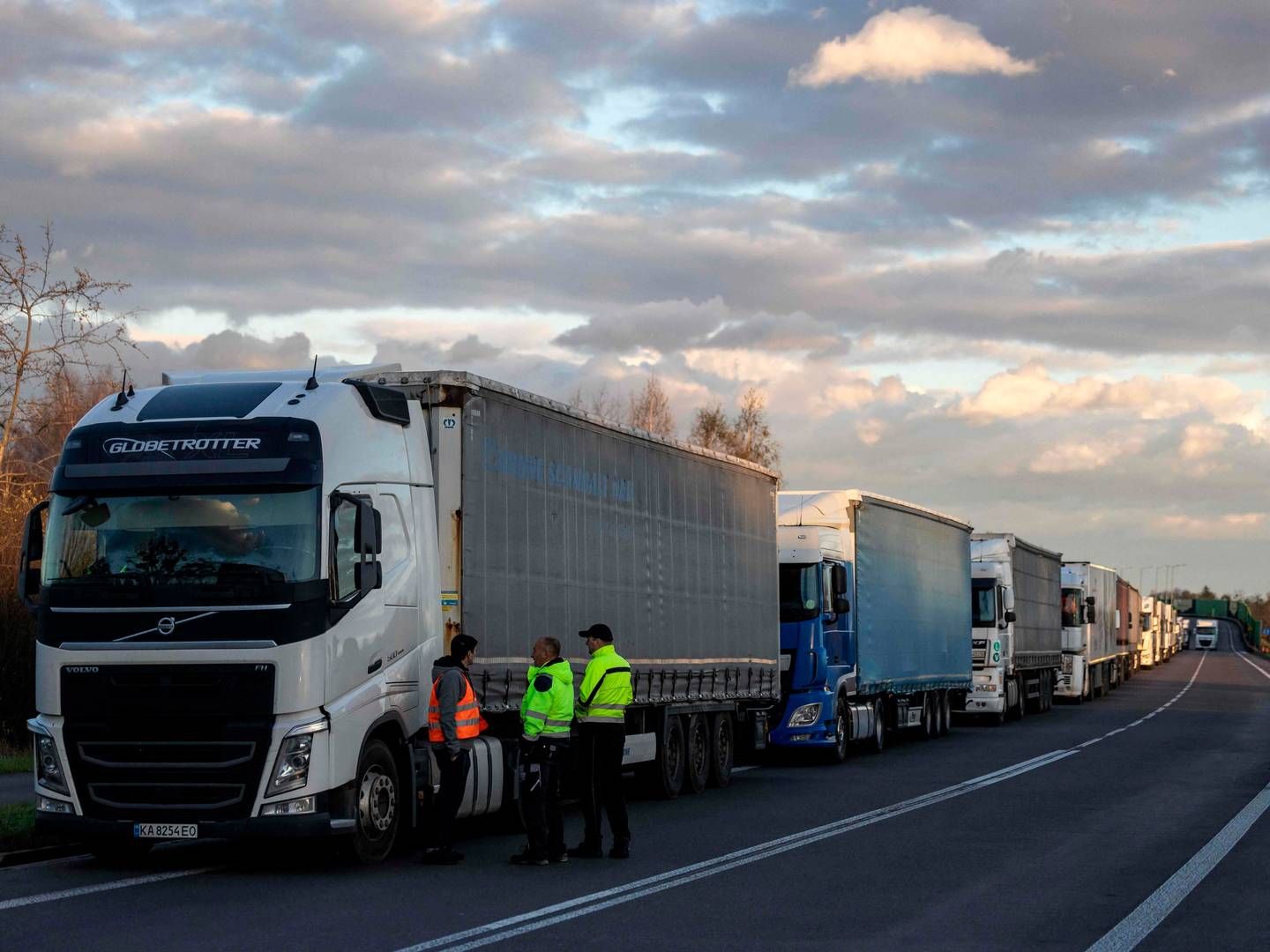 Det har været fremme, at op mod 20.000 køretøjer er fanget ved grænseovergangene. | Foto: Wojtek Radwanski/AFP/Ritzau Scanpix