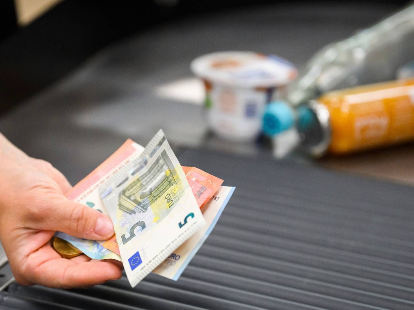 Der er godt nyt for de tyske forbrugere, som lige nu skal have færre penge op af lommerne, når de skal handle ind. | Foto: Julian Stratenschulte/AP/Ritzau Scanpix