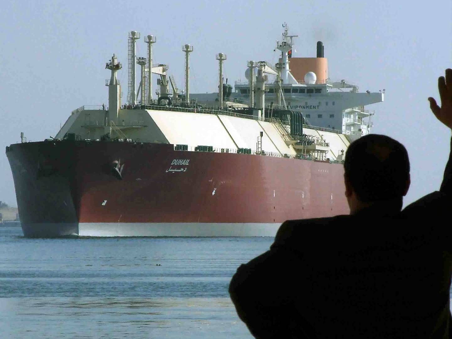 KANALKØ: – Suez vil måtte akseptere mange flere skip. Det betyr at ventetiden i begge ender trolig vil øke, sier viseadministrerende direktør Sveining Støhle fra det greske rederiet Angelicoussis. | Foto: Stringer/Reuters/NTB