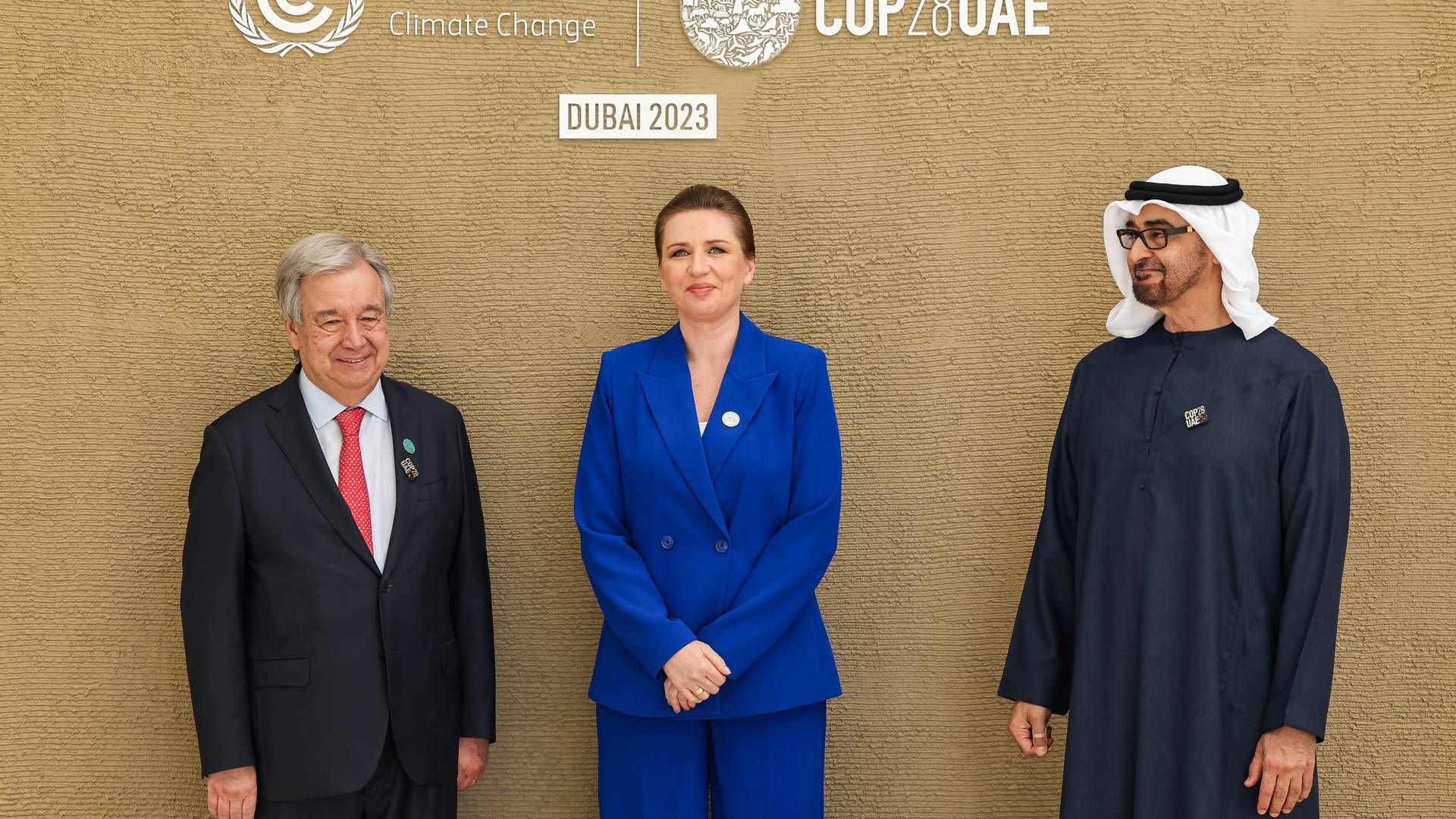 Mette Frederiksen deltager i disse dage i COP28, her ses hun med FN's generalsekretær Antonio Guterres og præsidenten for De Forenede Arabiske Emirater, Sheikh Mohamed bin Zayed Al Nahyan, ved åbningen af klimakonferencen 1. december i Dubai. | Foto: Cop28/Reuters/Ritzau Scanpix