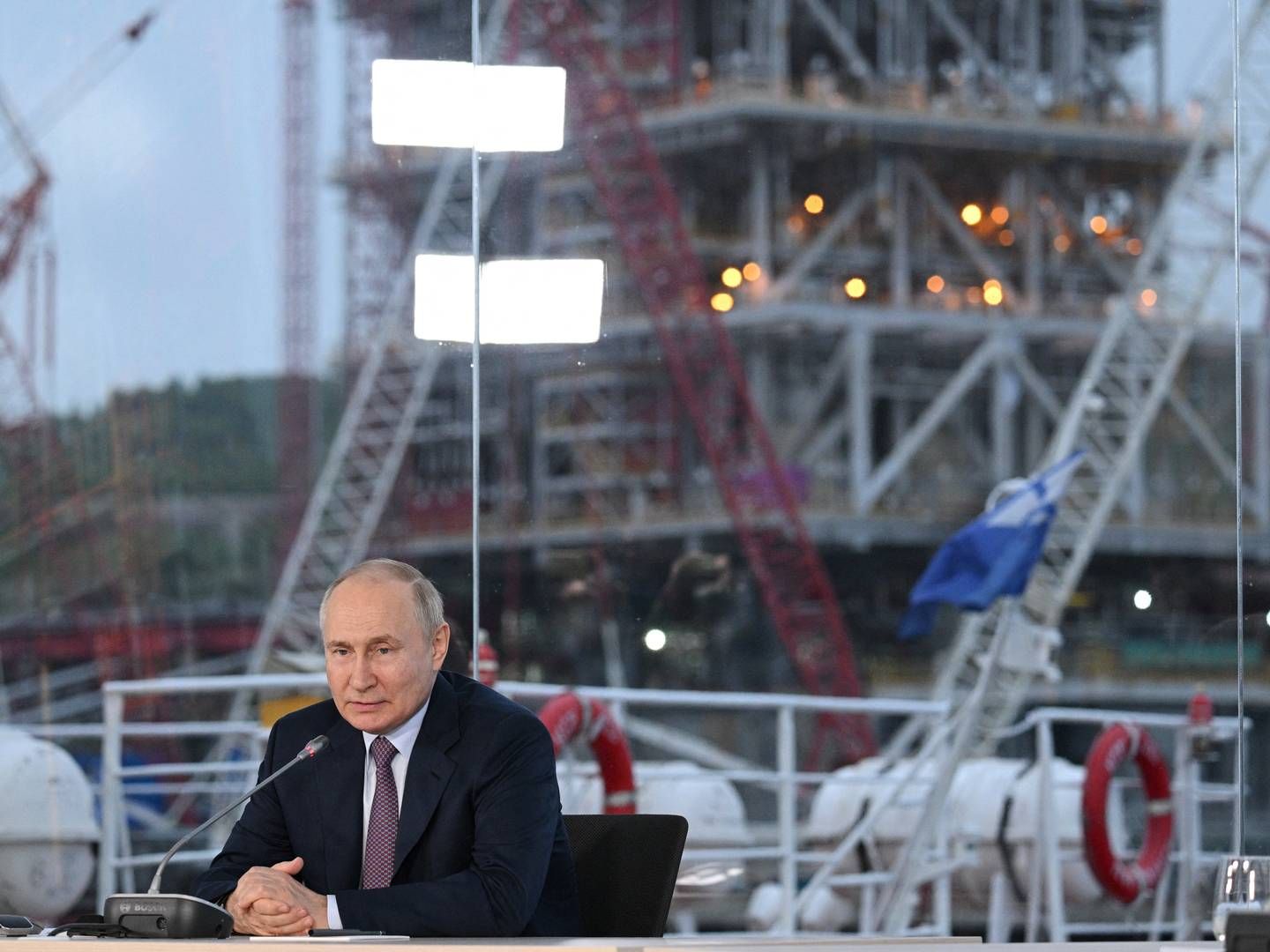 Den russiske præsident Vladimir Putin besøgte i juli LNG-"fabrikken" Novatek, som har adskillge langvarende kontrakter med europæiske selskaber. | Foto: Sputnik/Reuters/Ritzau Scanpix