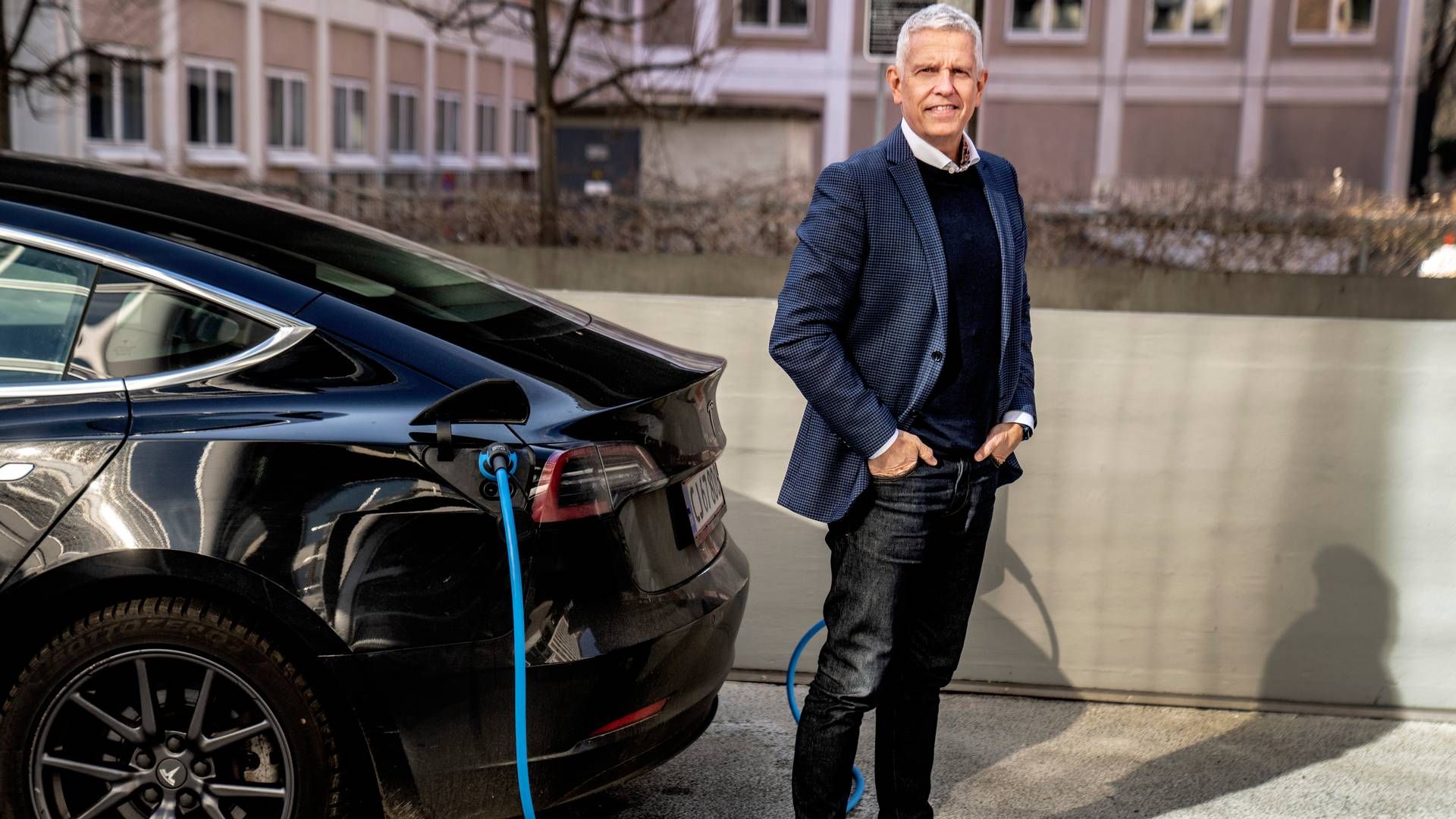 Ifølge John Dyrby Paulsen, direktør i Dansk e-Mobilitet, er elbilerne blevet billigere og bedre. | Foto: Stine Bidstrup