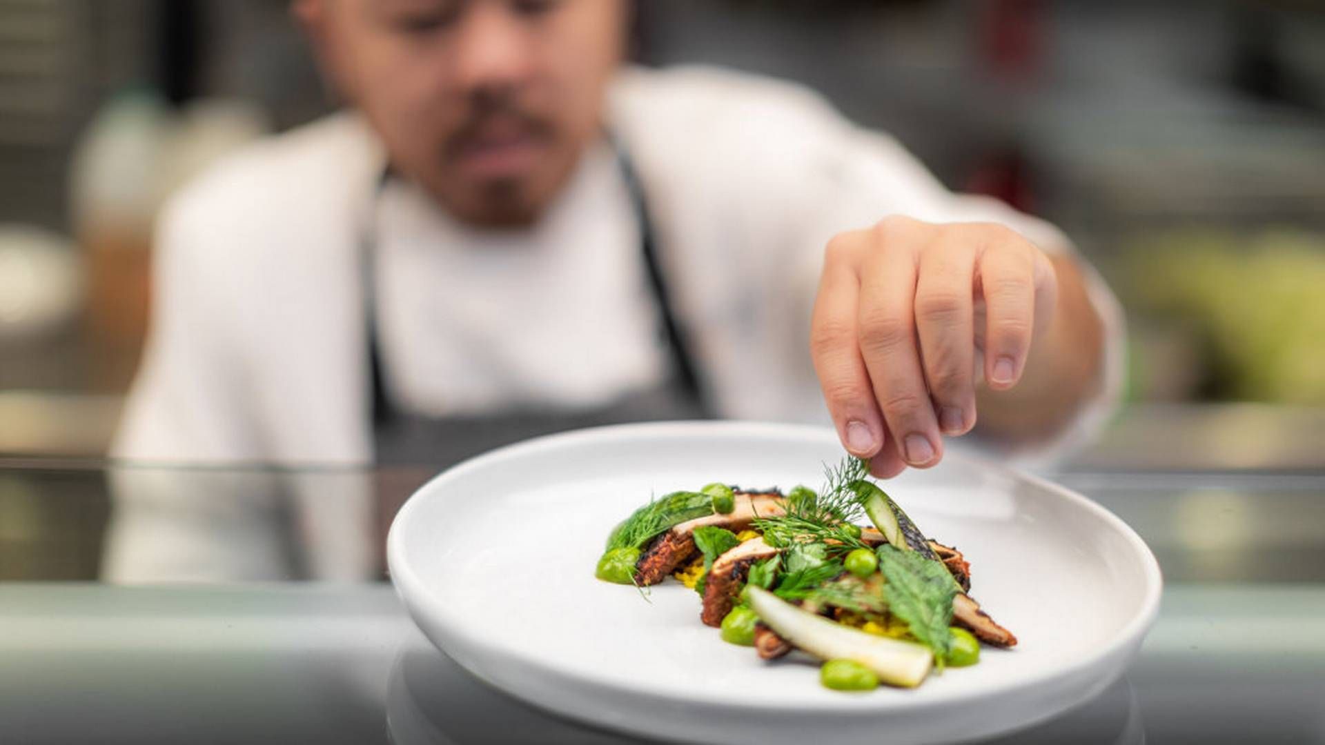 "Man ser, at nogle neddrosler kødandelen til fordel for andre proteinkilder, der er billigere," fortæller topchef Henrik Ellegaard. | Foto: Pr / Iss Danmark