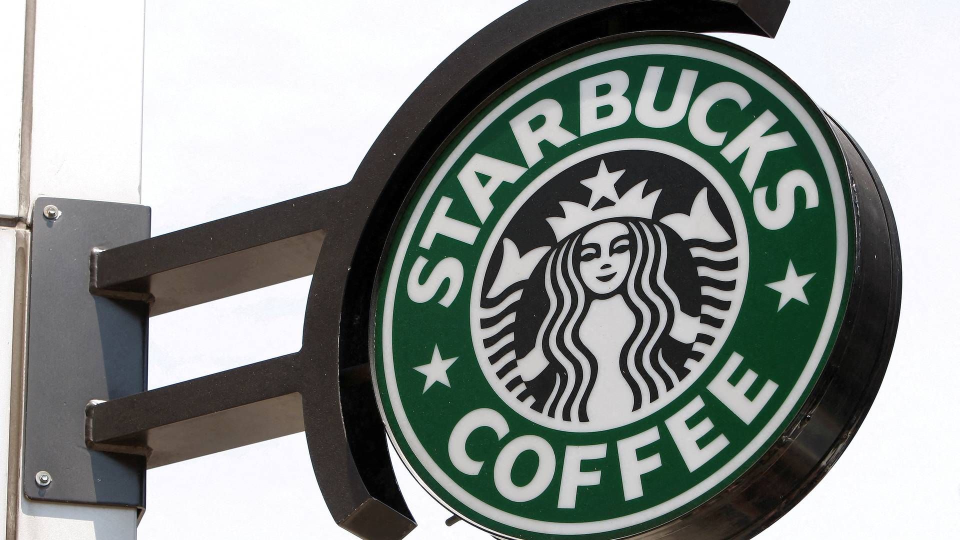Den amerikanske kaffekæde Starbucks findes også i Danmark, hvor den drives på licens af Salling Group. | Foto: Chip East/Reuters/Ritzau Scanpix