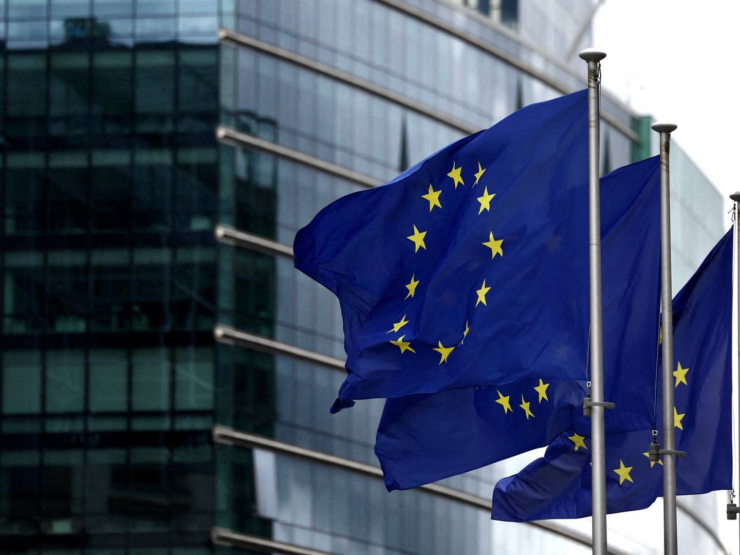 Unionens flag foran EU-Kommissionen i Bruxelles. | Foto: Yves Herman