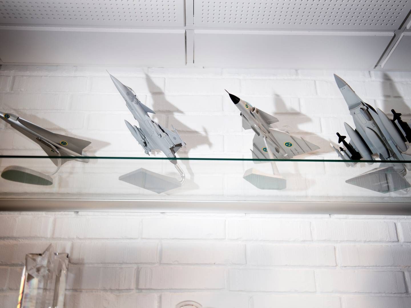Modeller af de fly Terma Grenaa har leveret dele til i løbet år årene. Terma har udvidet og investeret massivt i fabrikken i Grenaa, hvor der skal produceres reservedele til F-35-kampfly. | Foto: Tanja Carstens Lund