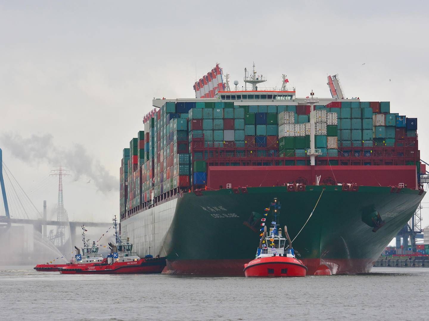 A new container route by river barge will replace truck transportation of containers from the Port of Hamburg to Bremen and Bremerhaven. | Photo: Pr / Port of Hamburg