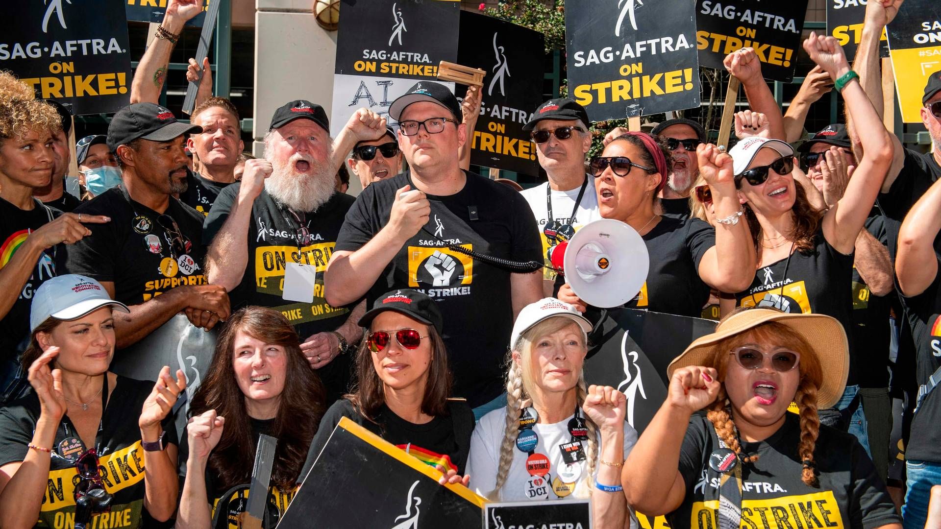Fagforbundene Sag-Aftra og WGA organiserede strejkerne blandt tusinder af skuespillere og manusforfattere. | Foto: Valerie Macon/AFP/Ritzau Scanpix