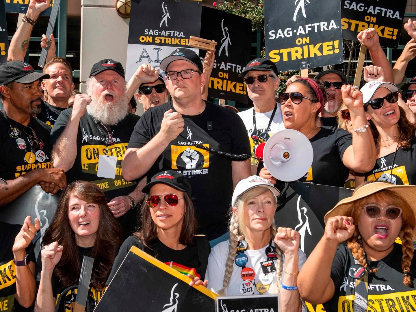 Fagforbundene Sag-Aftra og WGA organiserede strejkerne blandt tusinder af skuespillere og manusforfattere. | Foto: Valerie Macon/AFP/Ritzau Scanpix