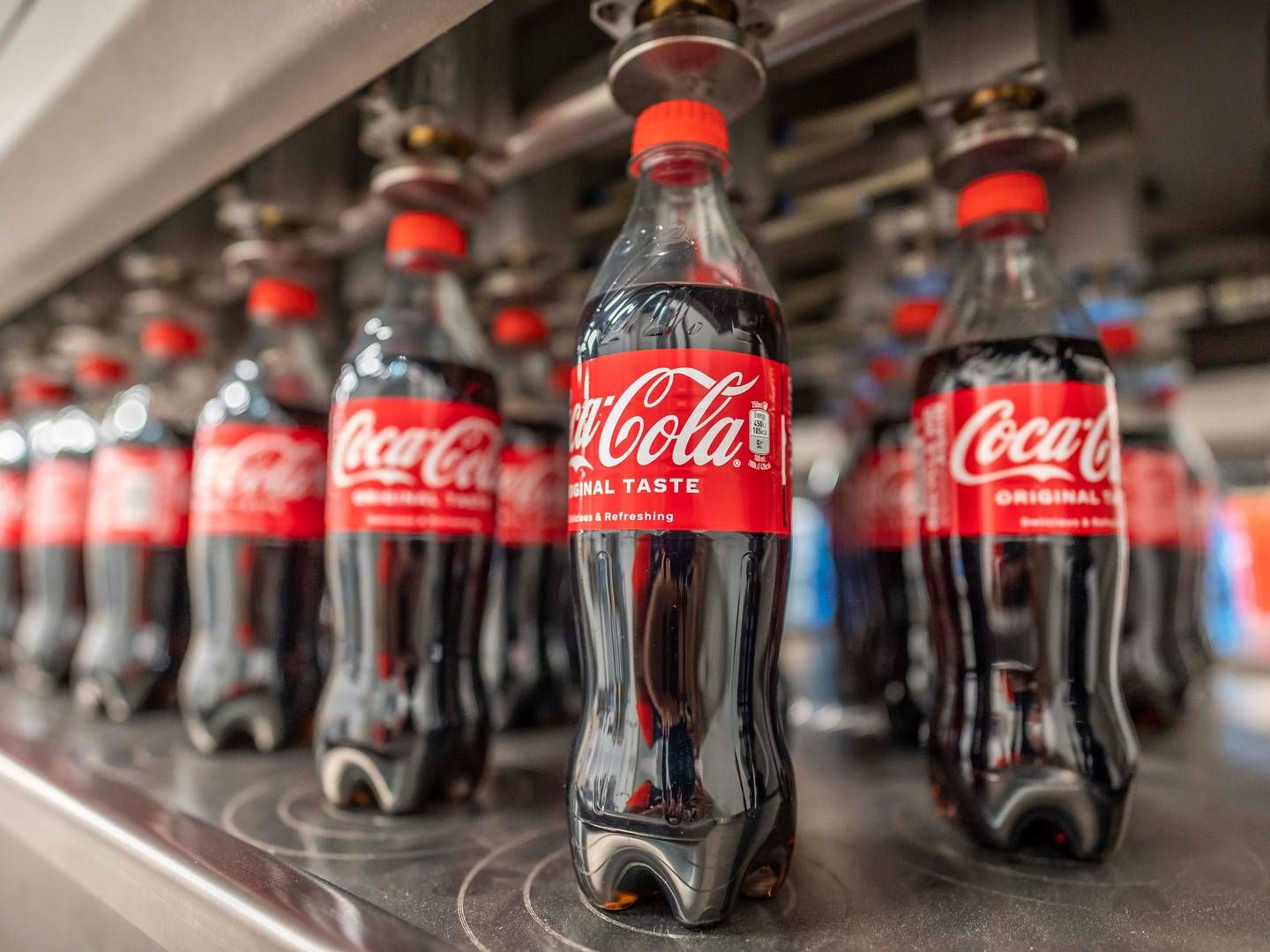 Coca-Cola opjusterer forventningerne til 2024 efter et bedre resultat i første kvartal end forventet.
