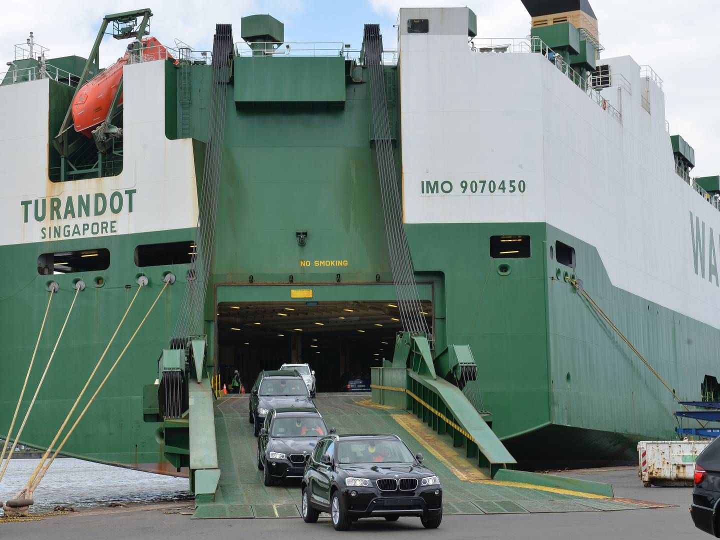 Et Wallenius Wilhelmsen-skib afleverer biler i Bremerhaven i Tyskland. | Foto: Carmen Jaspersen/AP/Ritzau Scanpix