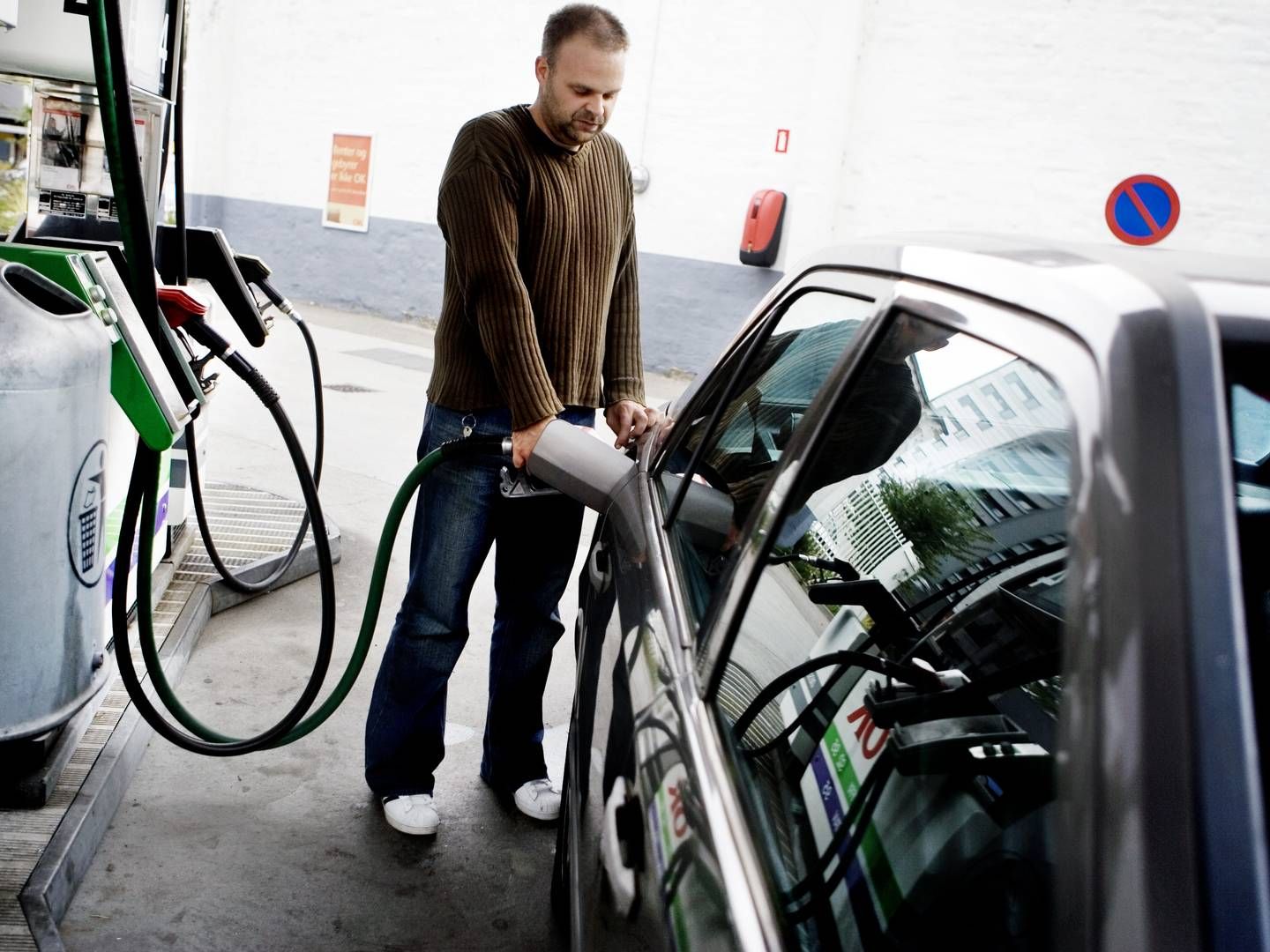 Nye EU-regler rammer fra 2027 bl.a. bilister på pengepungen. Fuldt udrullet ventes en liter benzin at stige 1,17 kr., mens diesel står til at stige 1,09 kr. pr. liter. | Foto: Miriam Dalsgaard