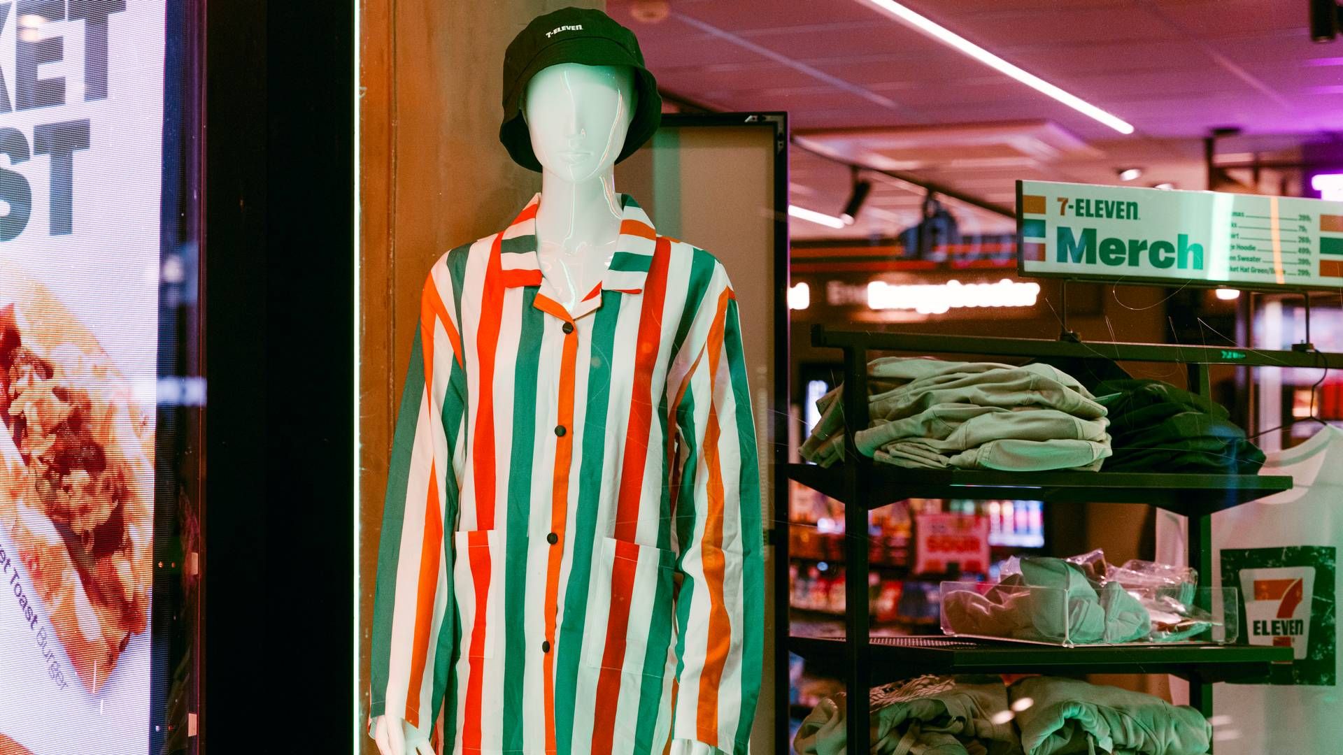 SUKSESS: Salget av klær på 7-Eleven har vært over forventning. | Foto: Reitan Convenience