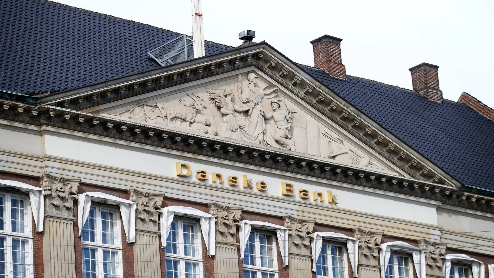 Danske Bank har haft hovedsæde på Holmens Kanal siden 1871, hvor banken hed Landmandsbanken. I 2024 slutter æraen, når banken til april rykker til den gamle postgrund ved Københavns Hovedbanegård. | Foto: Jens Dresling