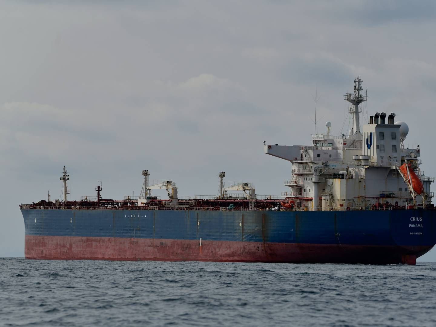 En voksende flåde af aldrende tankskibe sejler med russisk olie i brud på EU og G7-landenes sanktioner. | Foto: Antonio Sempere/AP/Ritzau Scanpix