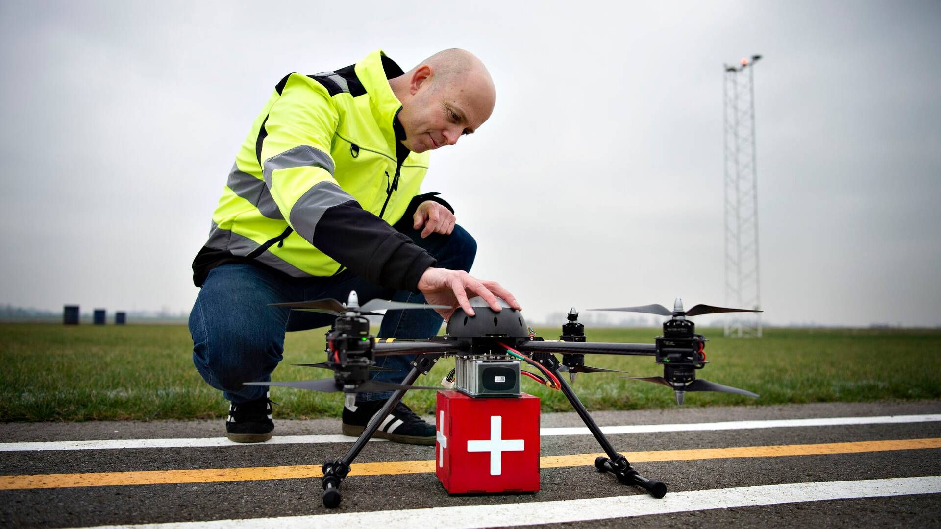 Kjeld Jensen er droneforsker og vicecenterleder på SDU's dronecenter. Han var med i projektet Health Drone, der brugte droner til at transportere bl.a. blodprøver mellem hospitaler. | Foto: Brian Karmark/Ritzau Scanpix