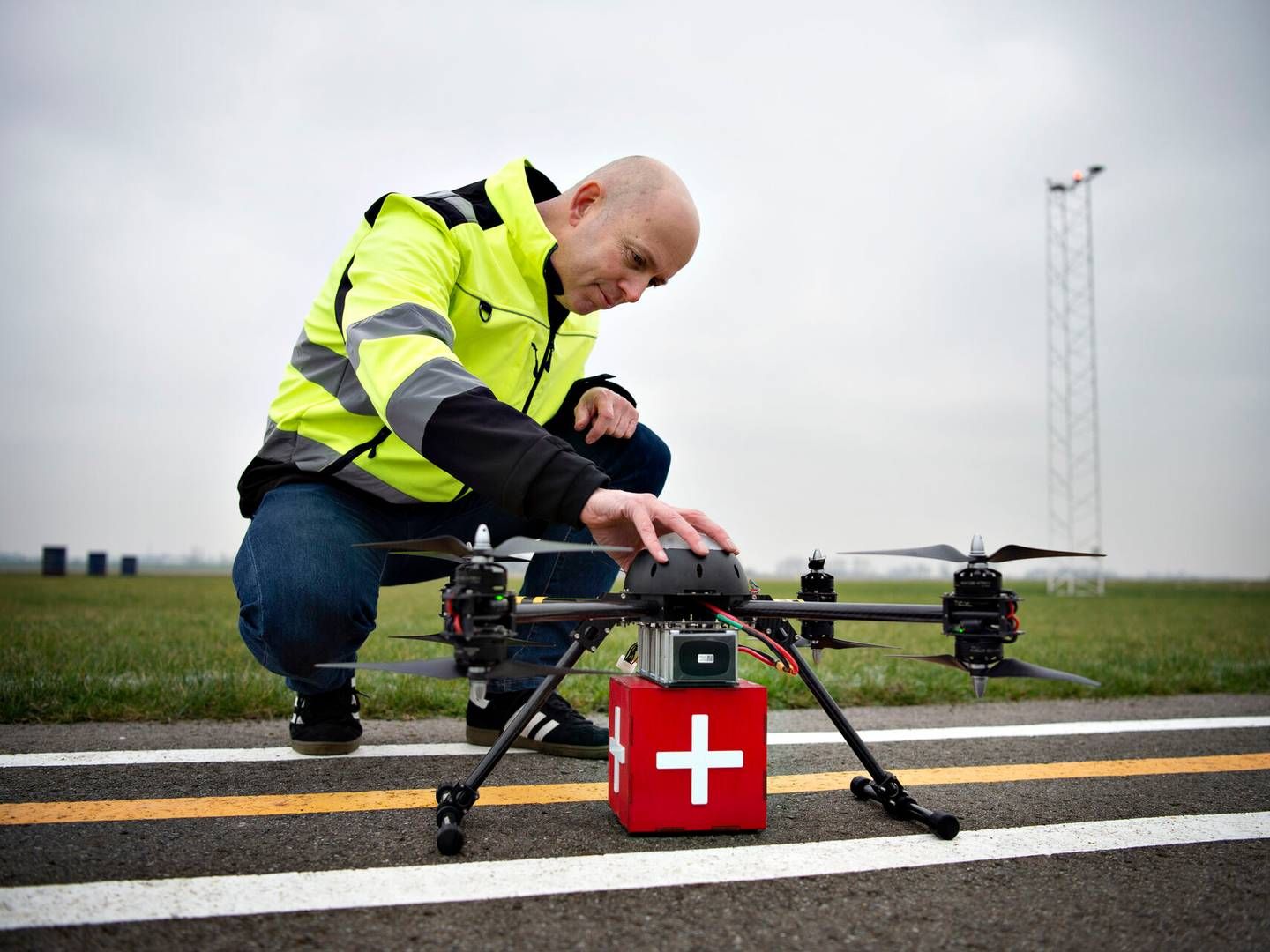 Kjeld Jensen er droneforsker og vicecenterleder på SDU's dronecenter. Han var med i projektet Health Drone, der brugte droner til at transportere bl.a. blodprøver mellem hospitaler. | Foto: Brian Karmark/Ritzau Scanpix