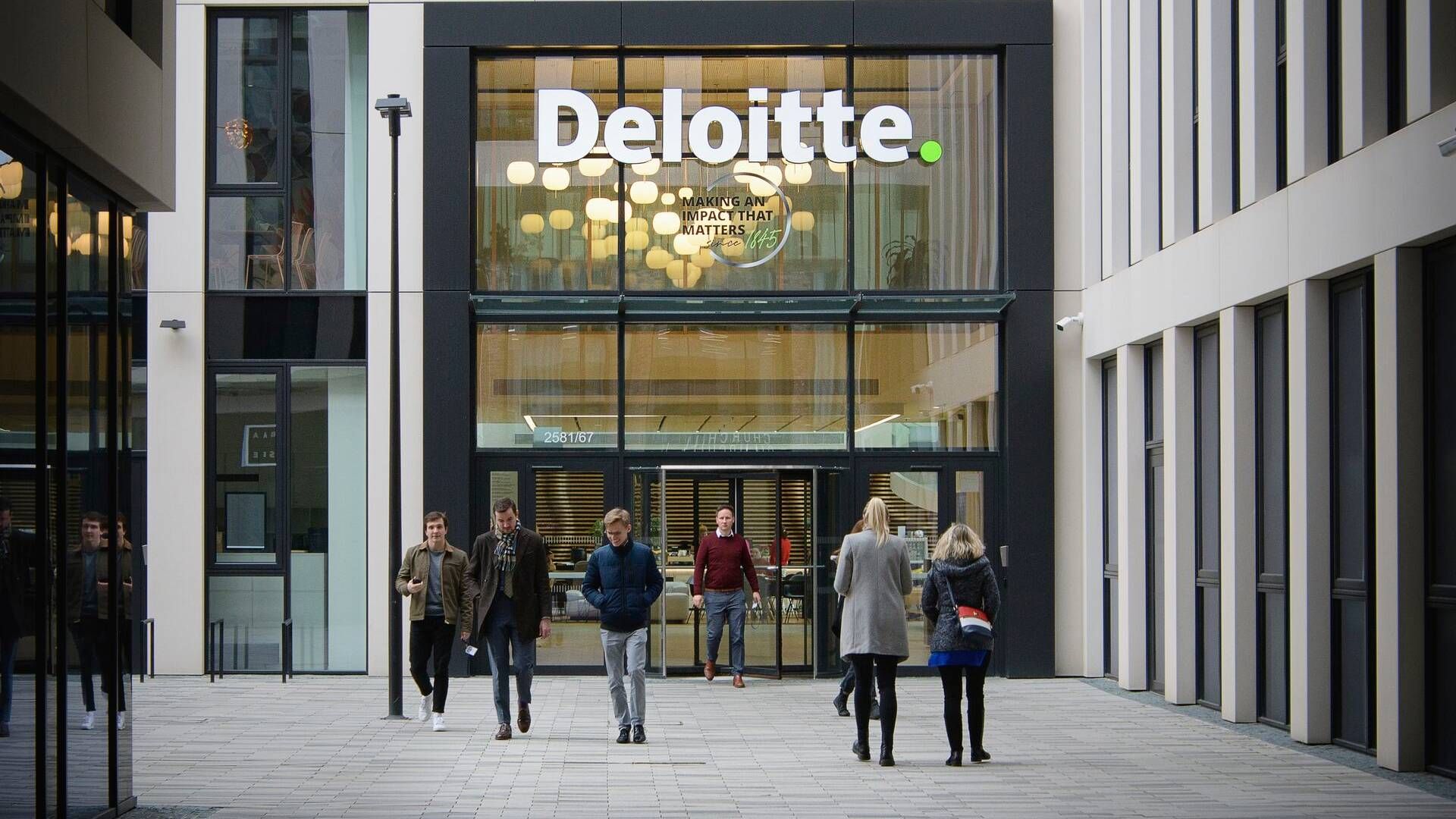 Den globale revisions- og rådgivningsvirksomhed Deloitte, her med en afdeling i Prag, er kommet i stormvejr efter en debat om ligestilling. | Foto: Malina Petr/AP/Ritzau Scanpix