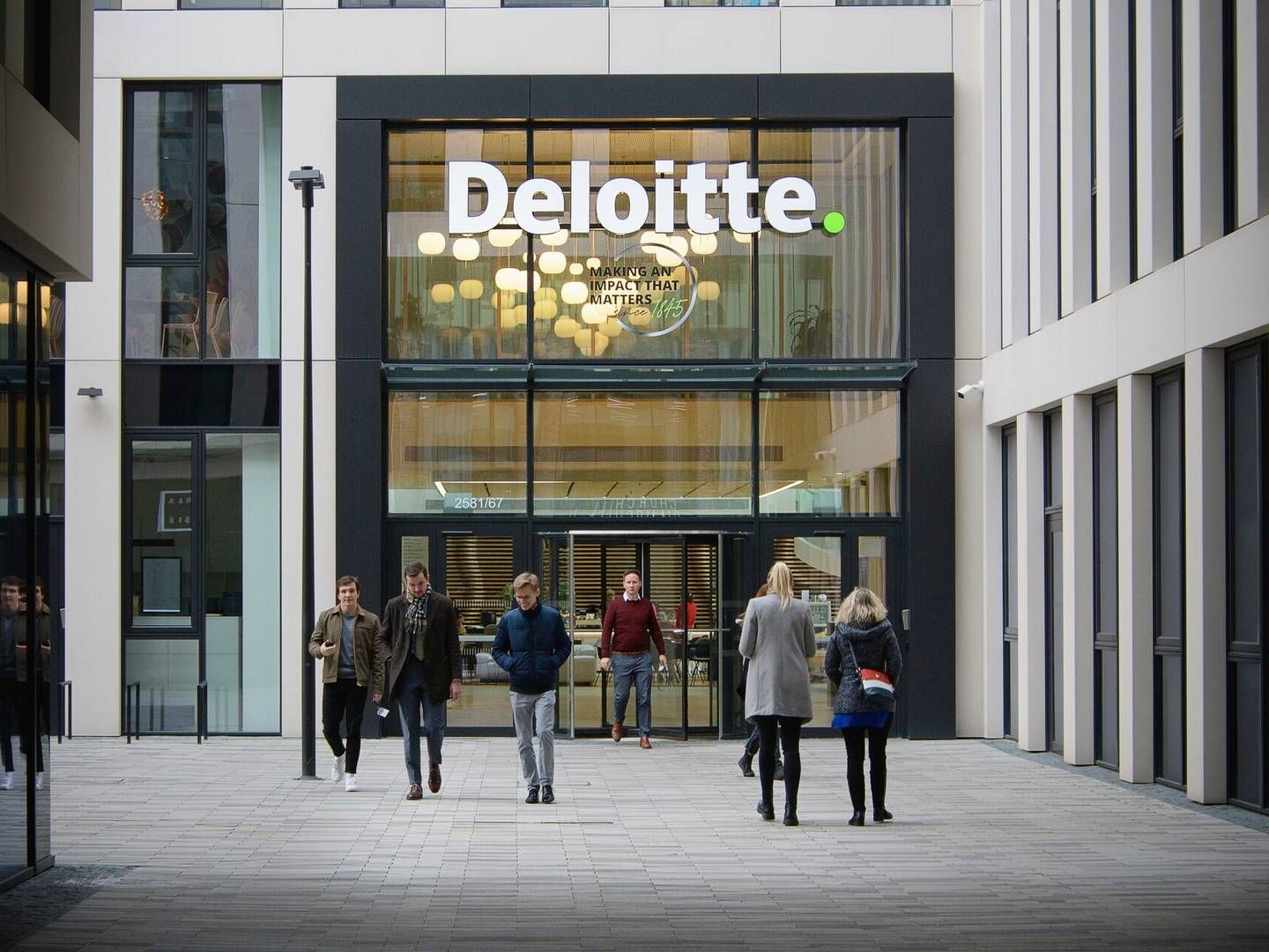 Den globale revisions- og rådgivningsvirksomhed Deloitte, her med en afdeling i Prag, er kommet i stormvejr efter en debat om ligestilling. | Foto: Malina Petr/AP/Ritzau Scanpix
