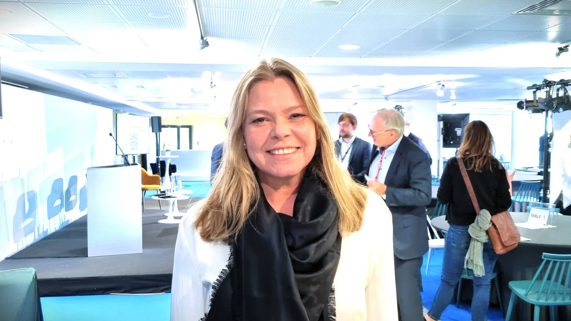 LEDERNEDRYKK: Rikke Lykke trer i forbindelse med salget av som adm. direktør for Deas, men fortsetter som administrerende direktør for Deas Asset Management. Her er hun avbildet da EiendomsWatch møtte Lykke under Mipim 2023 i Cannes. | Foto: Fabian Skalleberg Nilsen