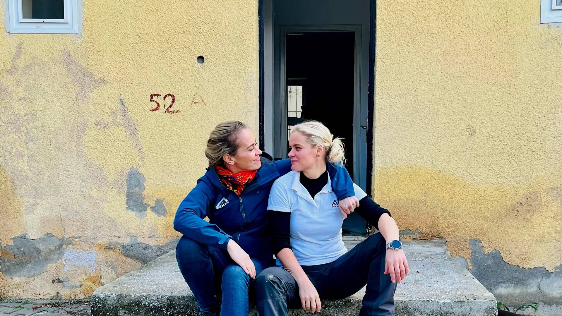 Zarah Kirketerp-Møller (tv) og Maren Elise Gilling (th) står bag foreningen 5 Skoler, som indsamlingen støtter. | Foto: Pr / Foreningen Fem Skoler