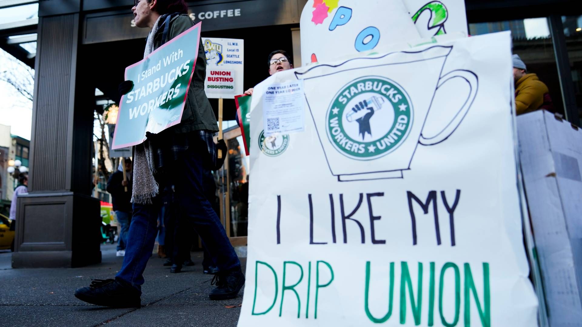 Starbucks har længe haft et opgør kørende i forhold til fagforeningsaktiviteter, der har ført til klager og strejker. | Foto: Lindsey Wasson/AP/Ritzau Scanpix