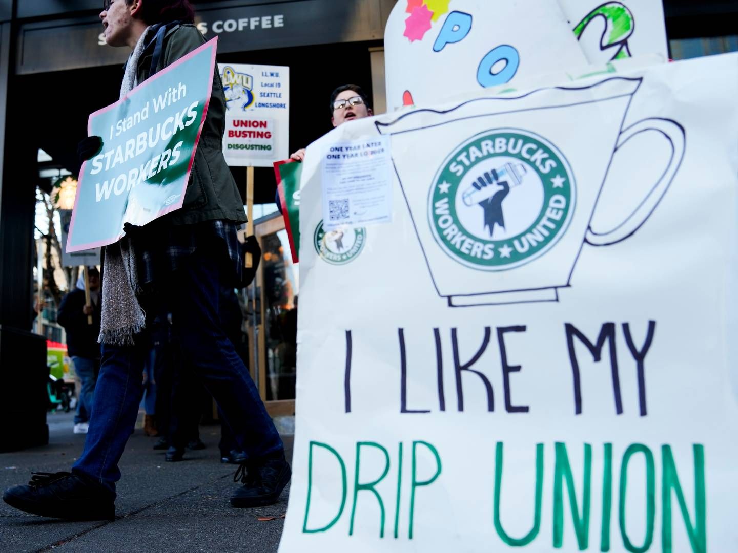 Starbucks har længe haft et opgør kørende i forhold til fagforeningsaktiviteter, der har ført til klager og strejker. | Foto: Lindsey Wasson/AP/Ritzau Scanpix