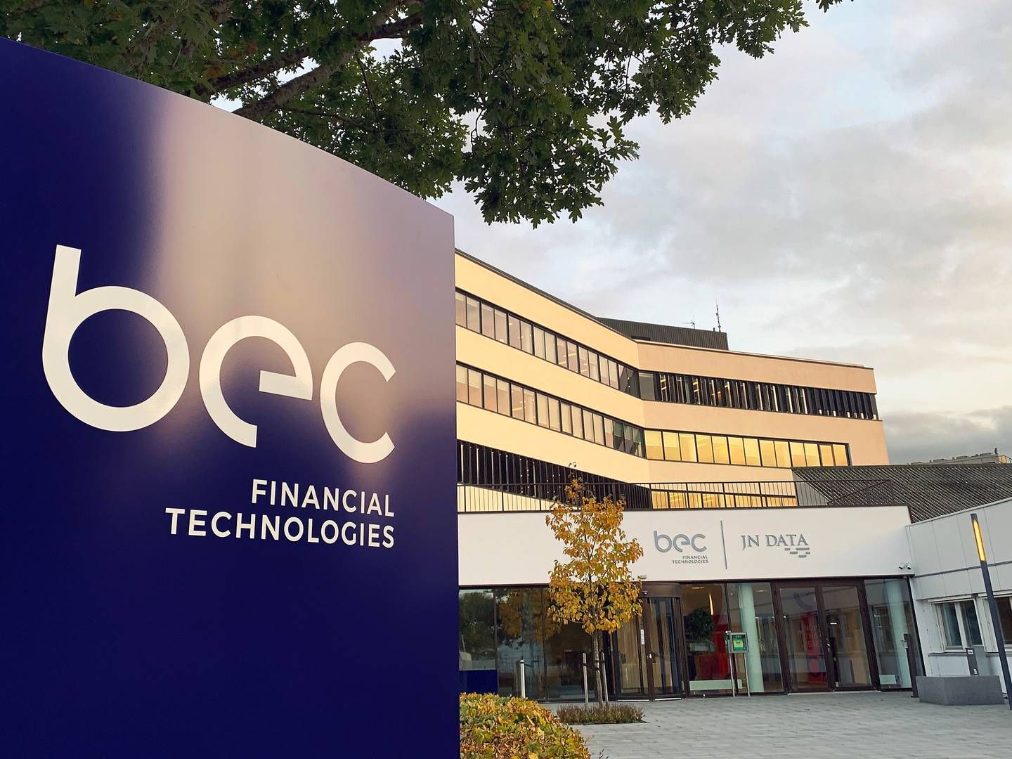 Coop Banks adm. direktør Allan Nørholm siger, at banken har været tilfreds med BEC, og han ser det som en mulighed at fortsætte hos datacentralen. | Foto: Pr