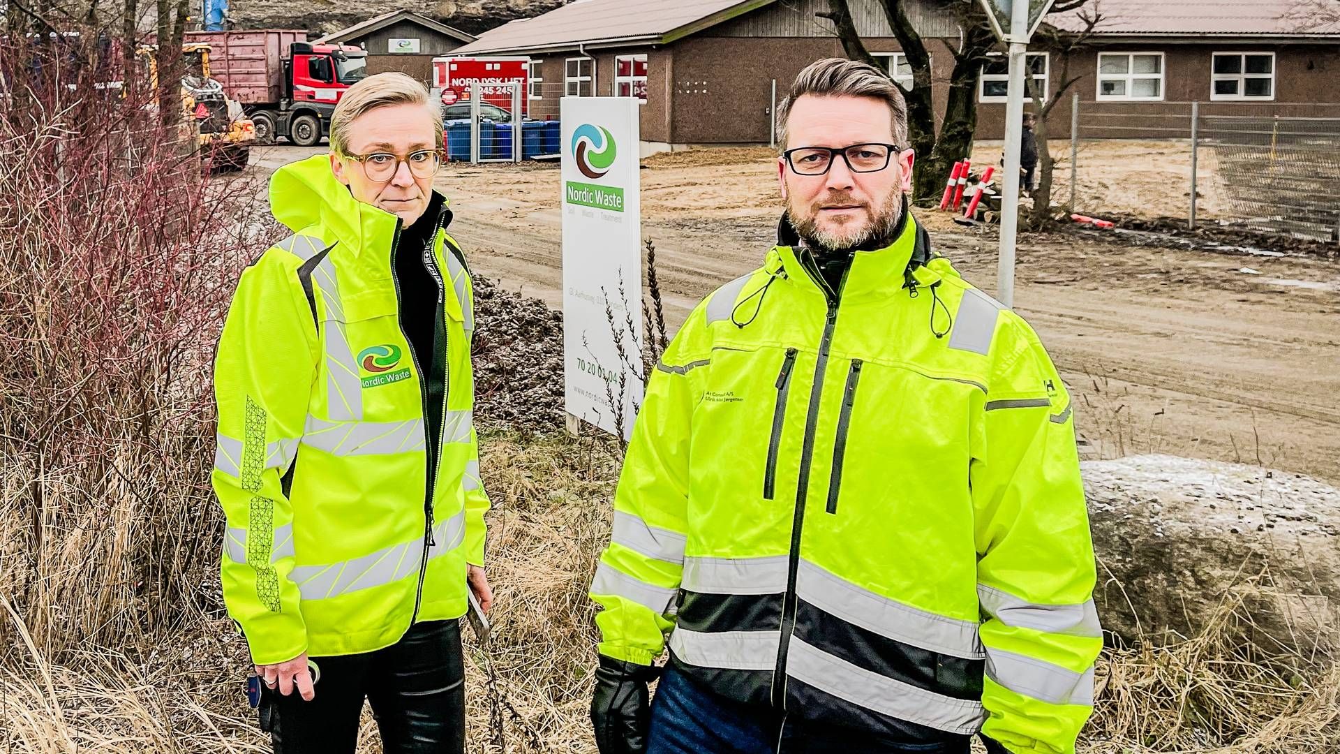 Nordic Wastes adm. direktør, Lene Lange, og direktør i A1 Consult Ulrik Max Jørgensen foran virksomhedens grund i Ølst syd for Randers. | Foto: Nordic Waste / Mikkel Wenzel Andreasen