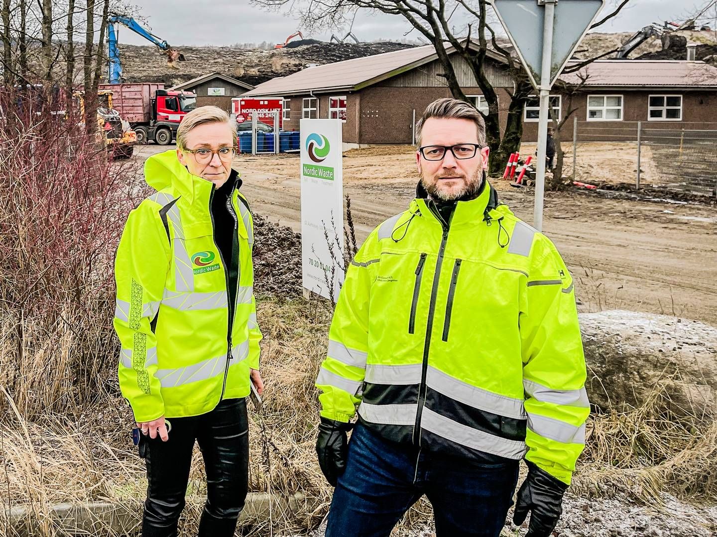 Nordic Wastes adm. direktør, Lene Lange, og direktør i A1 Consult Ulrik Max Jørgensen foran virksomhedens grund i Ølst syd for Randers. | Foto: Nordic Waste / Mikkel Wenzel Andreasen