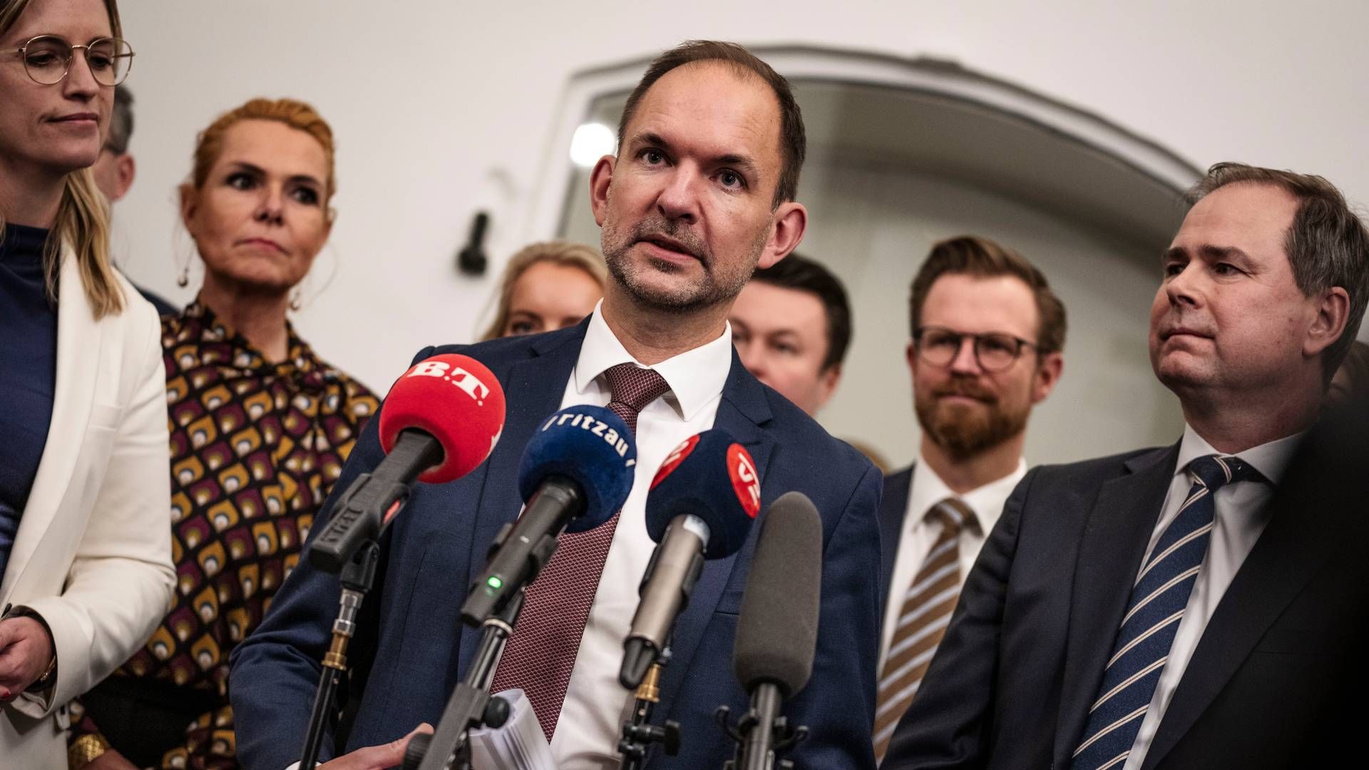 Skatteminister Jeppe Bruus (S) holdt sammen med aftalepartierne pressemøde om den nye skattereform i Finansministeriet torsdag 14. december.. | Foto: Thomas Traasdahl
