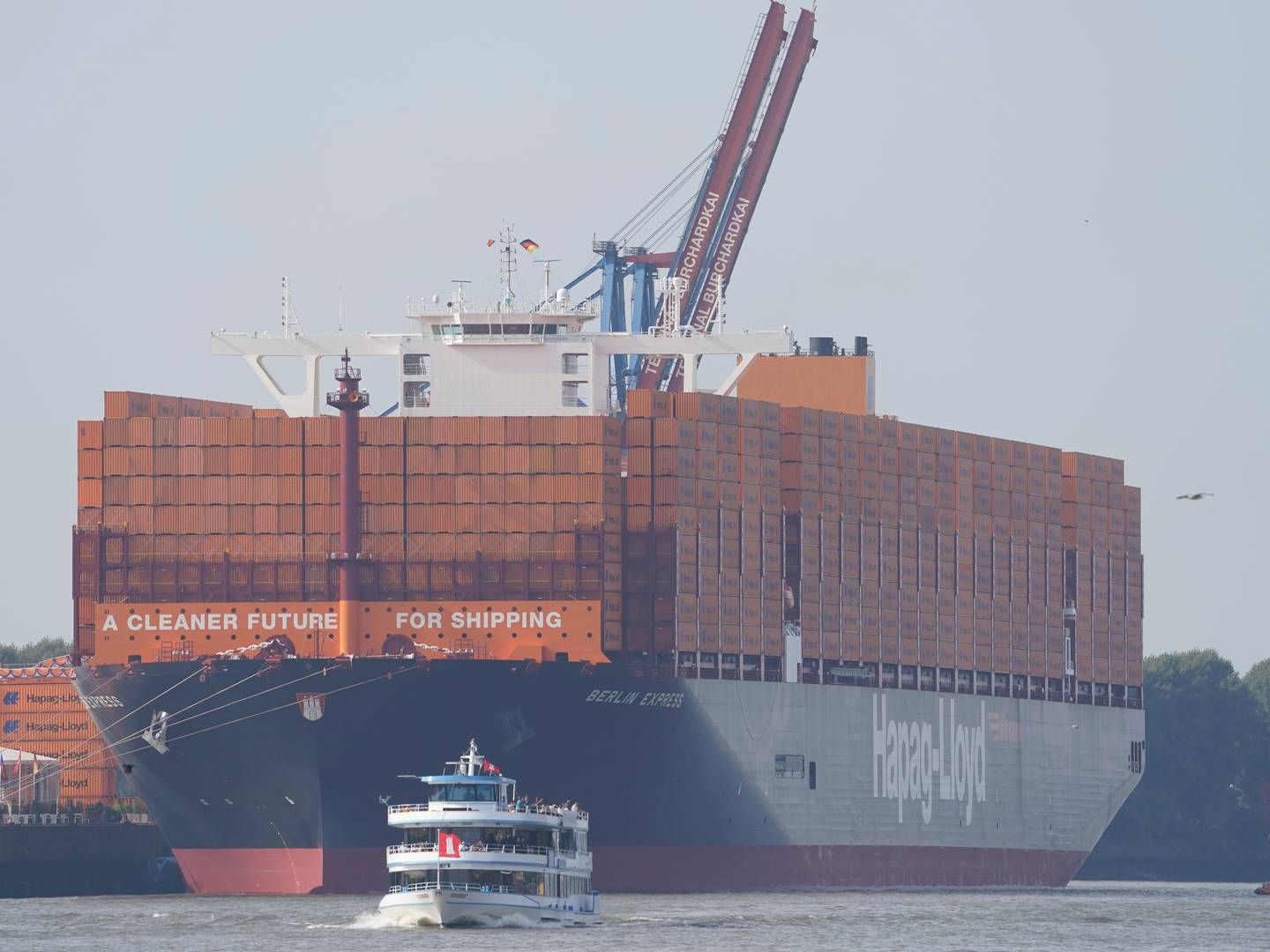 The ship in the photo has nothing to do with the attack on a Hapag-Lloyd ship last week. | Photo: Marcus Brandt/AP/Ritzau Scanpix