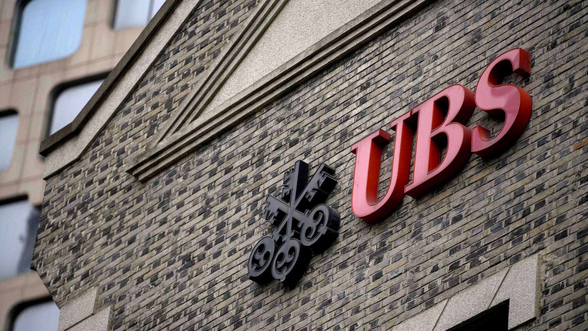 Schweiziske UBS overtog i foråret den kollapsede bank Credit Suisse, og siden er aktierne steget næsten 50 pct.