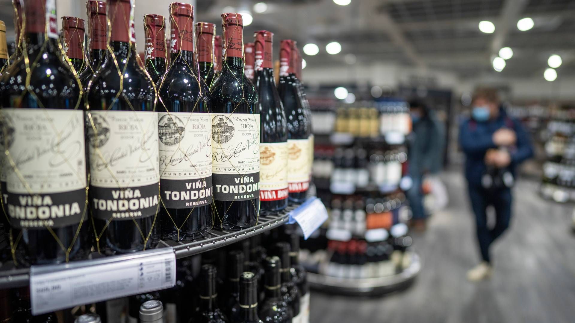 SALG: Vinmonopolet selger mye av både alkohol og alkoholfri drikke til jul. | Foto: Heiko Junge / NTB scanpix