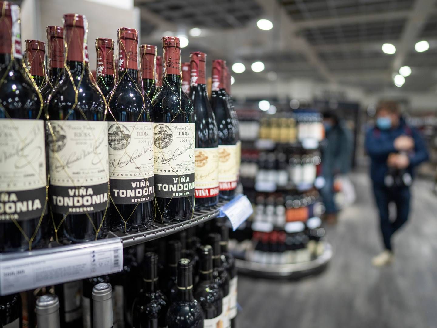SALG: Vinmonopolet selger mye av både alkohol og alkoholfri drikke til jul. | Foto: Heiko Junge / NTB scanpix