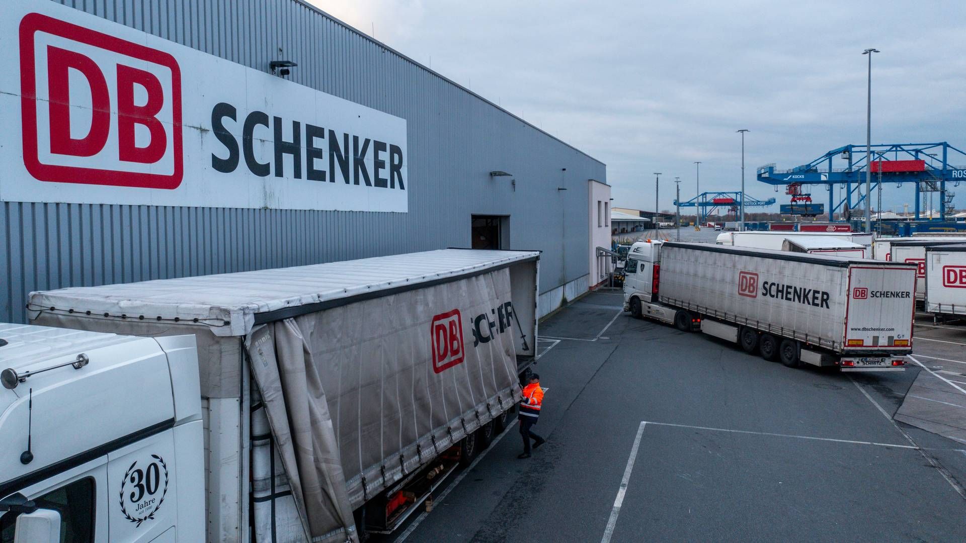 Den tyske regeringen skruer angiveligt op for hastigheden på salget af DB Schenker | Foto: Jens B'ttner/AP/Ritzau Scanpix