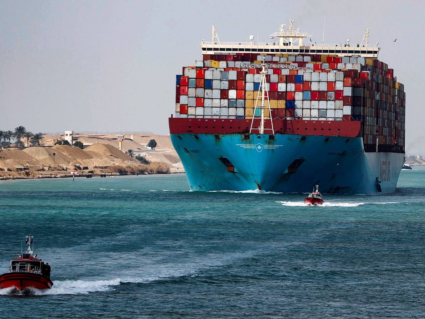 Mærsk og Hapag-Lloyd kommer ikke til at fortsætte gennem Suez-kanalen før den amerikansk ledet koalition kan sikre sikkerheden fuldstændig, skriver de to rederier til ShippingWatch. | Foto: Mohamed Abd El Ghany/Reuters/Ritzau Scanpix